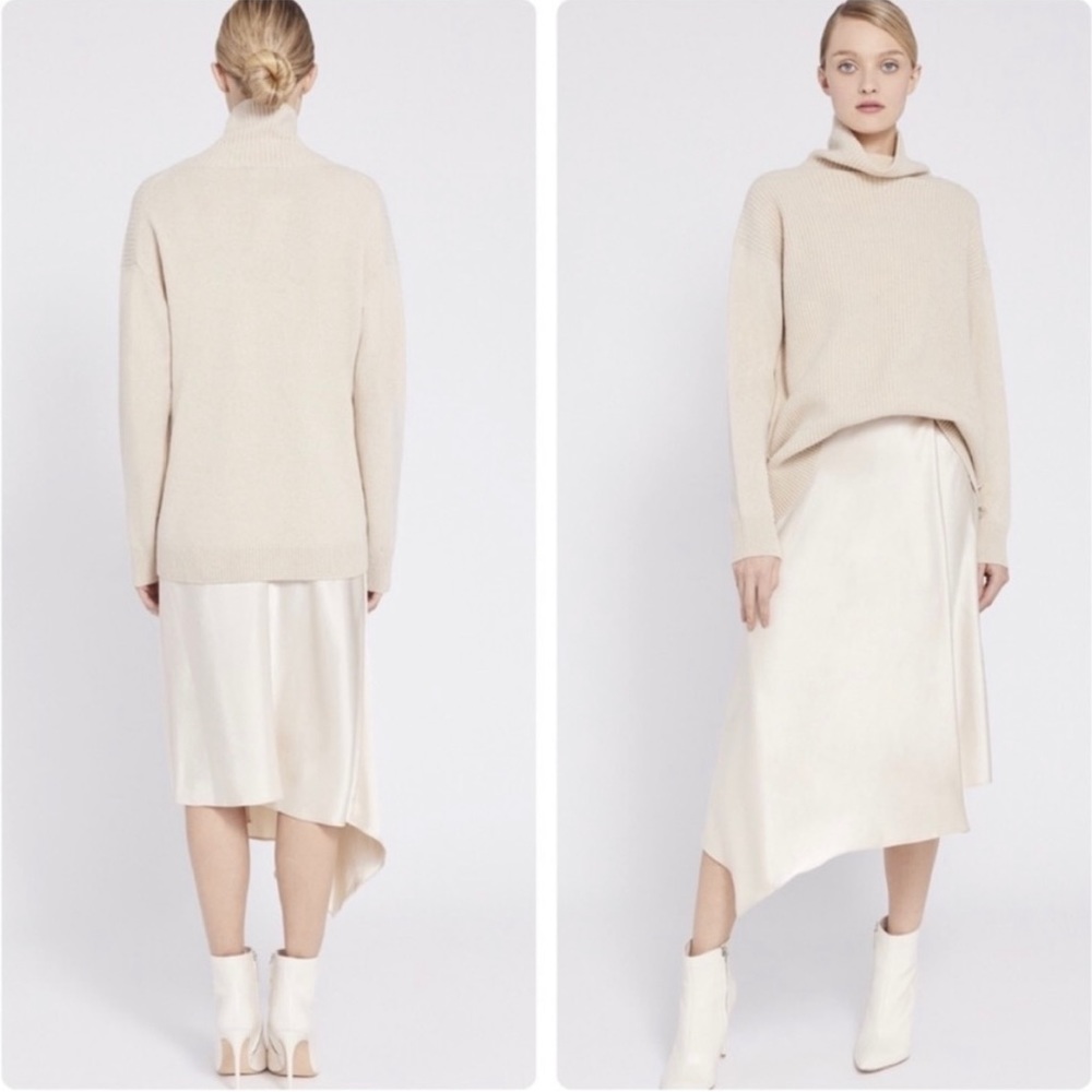 Alice + Olivia Daphney Turtleneck Tunic Sweater 
Oatmeal Size S - Picture 4 of 14
